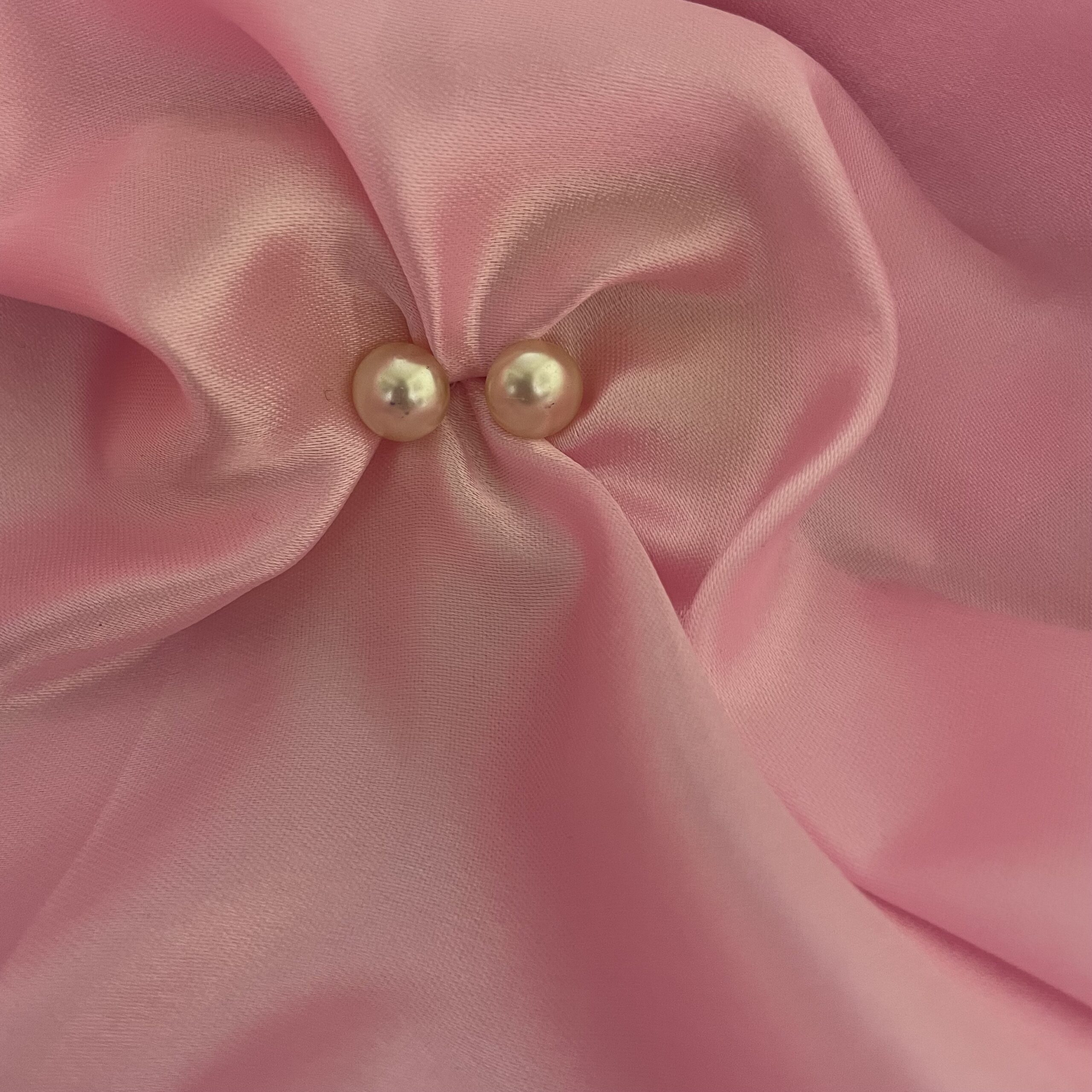 Pearl Studs Off White 10mm