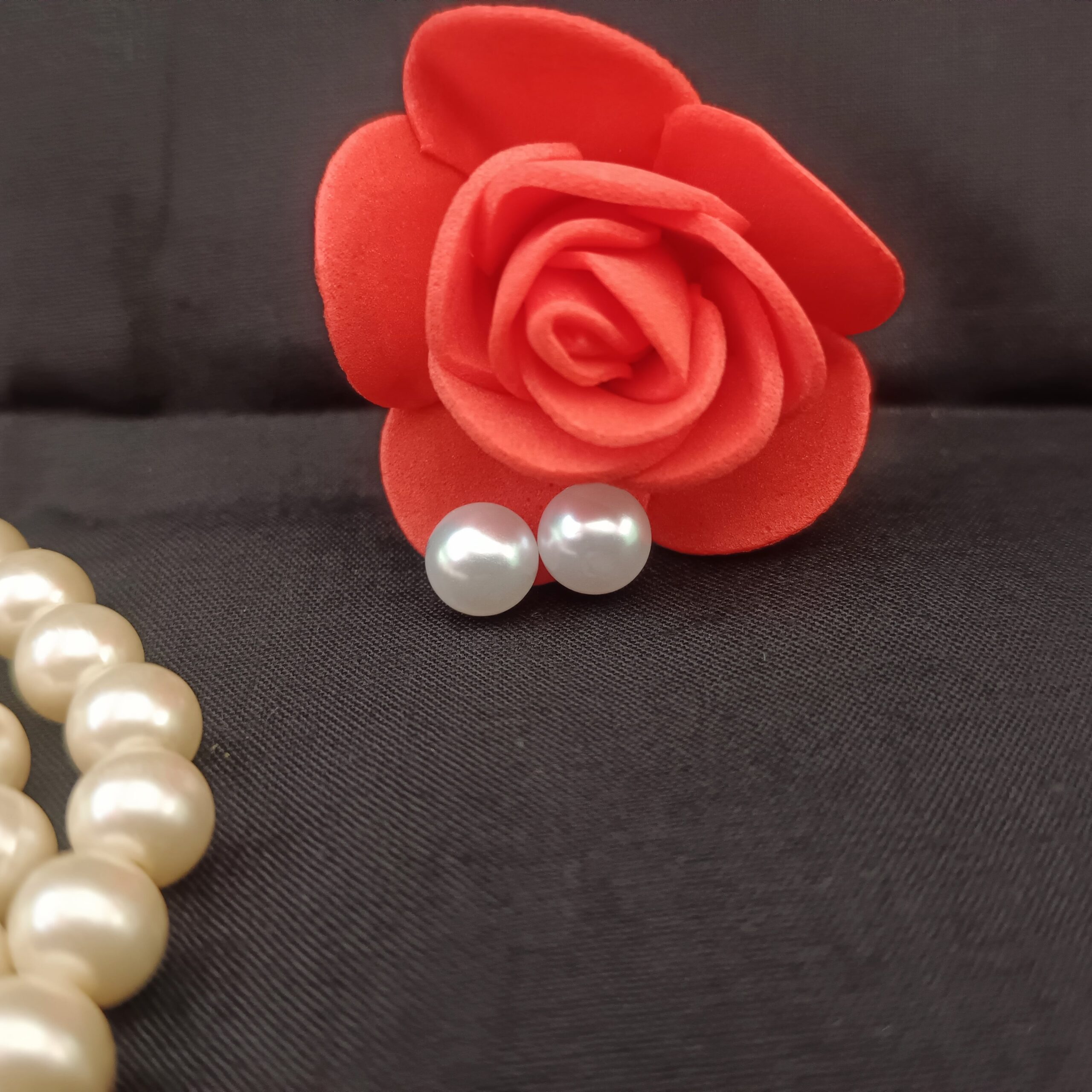 White Studded Pearl Earring